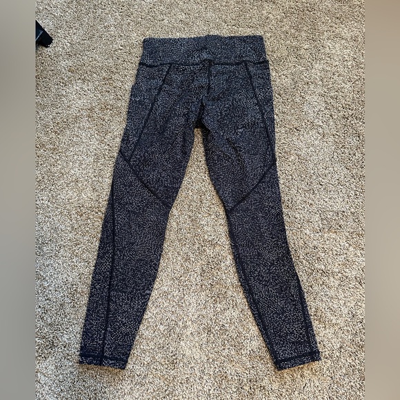 Athleta size medium, women’s leggings, black and white - Picture 4 of 5